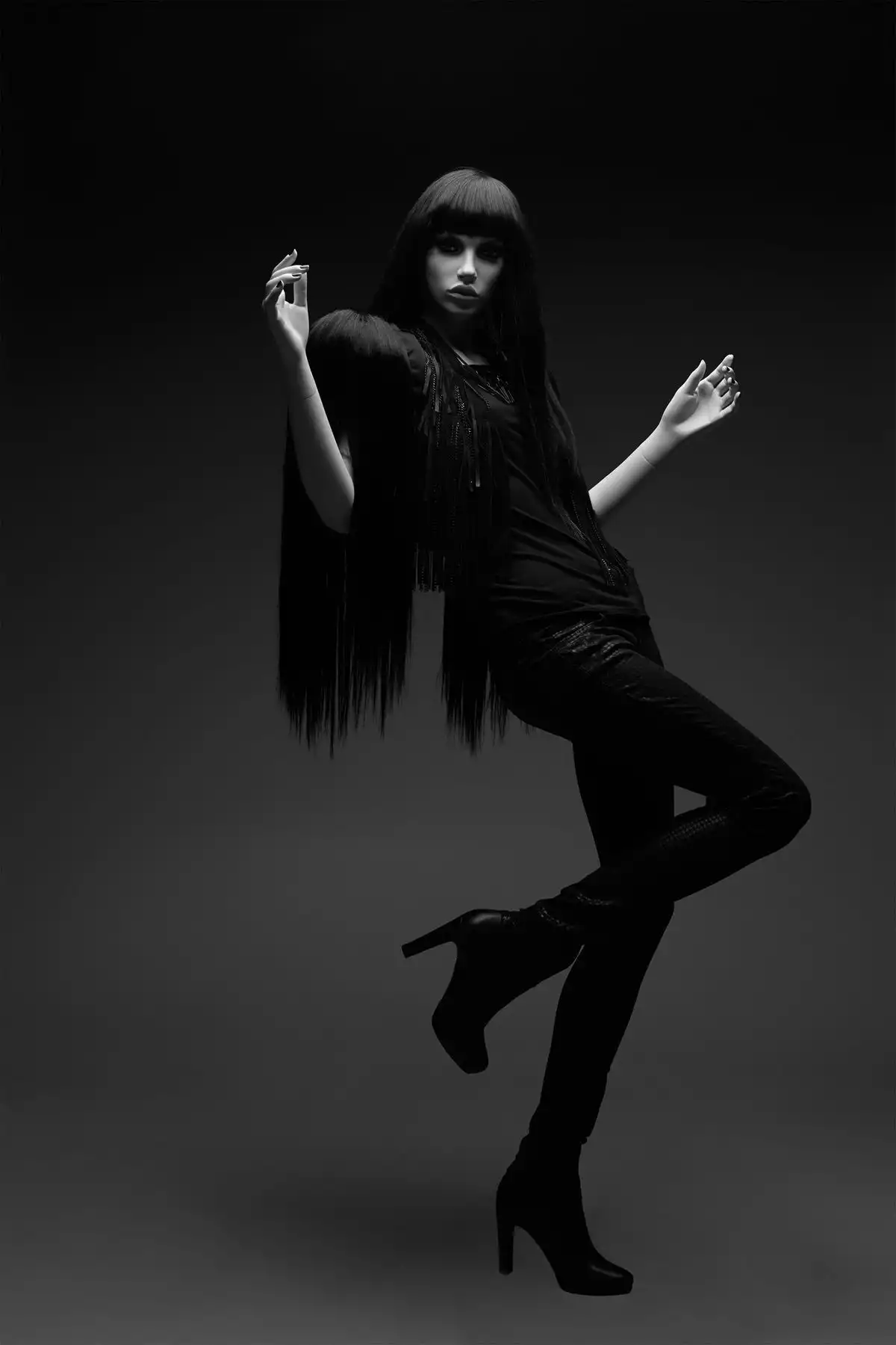 Pantolonluk Vitrin Mankeni